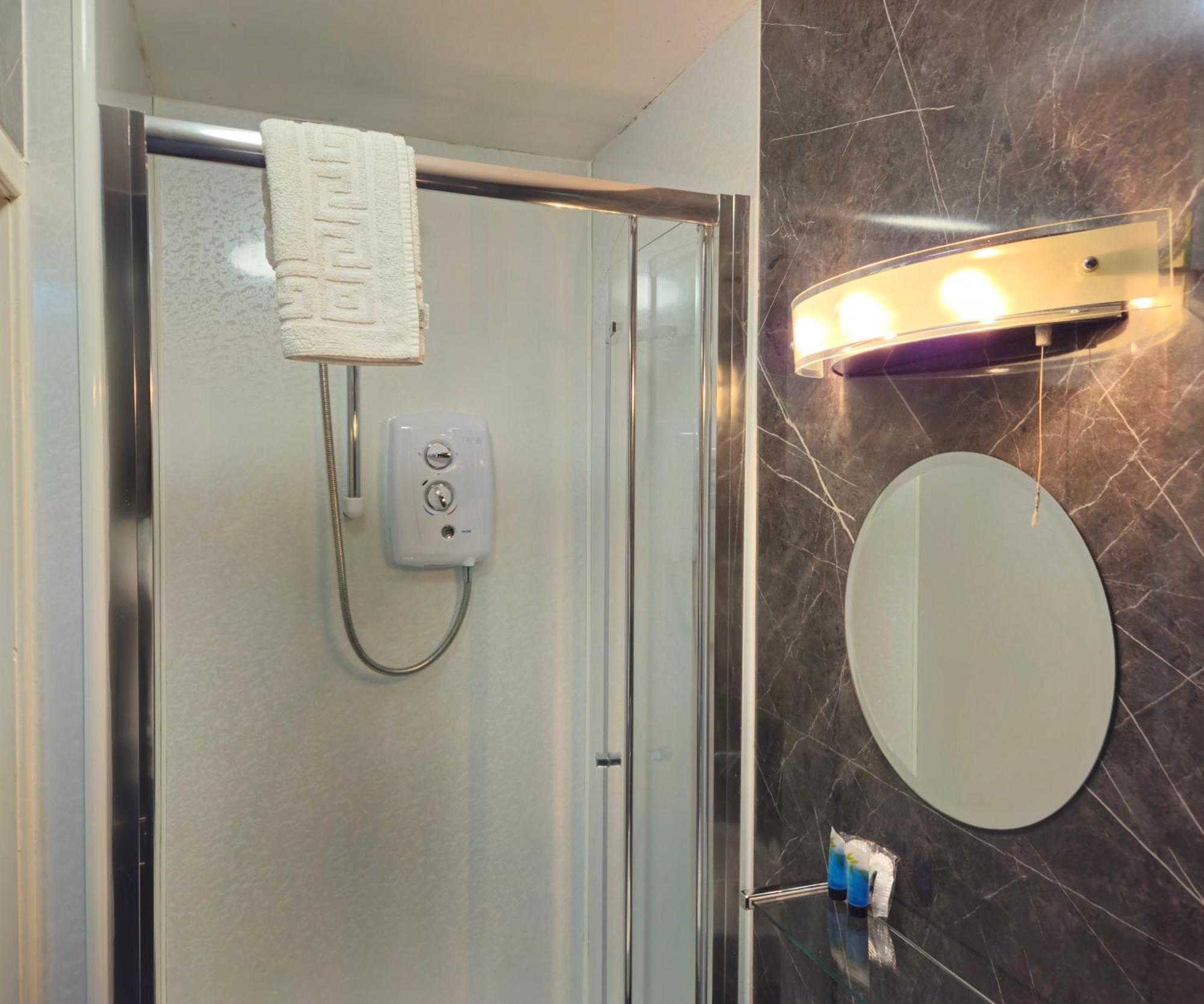 The County Hotel - Self Check-In, Ultra Fast Wi-Fi, Free Parking, Central Location Selkirk Exteriér fotografie
