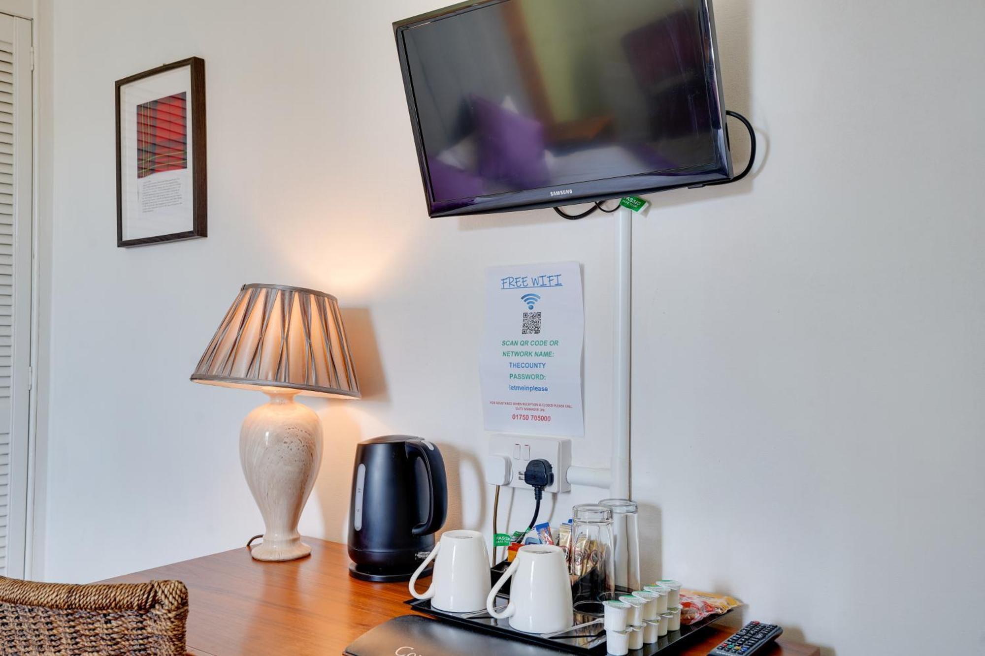 The County Hotel - Self Check-In, Ultra Fast Wi-Fi, Free Parking, Central Location Selkirk Exteriér fotografie