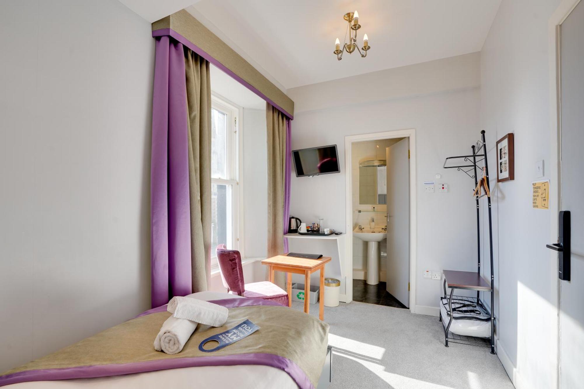 The County Hotel - Self Check-In, Ultra Fast Wi-Fi, Free Parking, Central Location Selkirk Exteriér fotografie