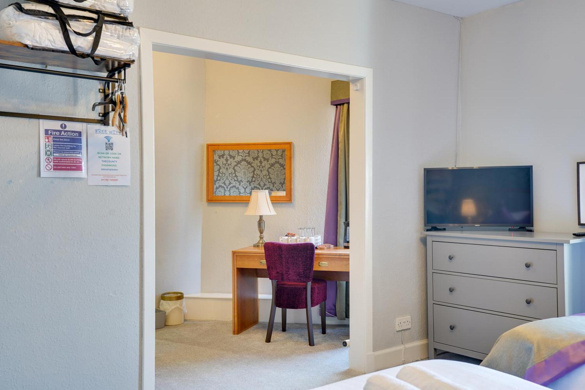 The County Hotel - Self Check-In, Ultra Fast Wi-Fi, Free Parking, Central Location Selkirk Exteriér fotografie
